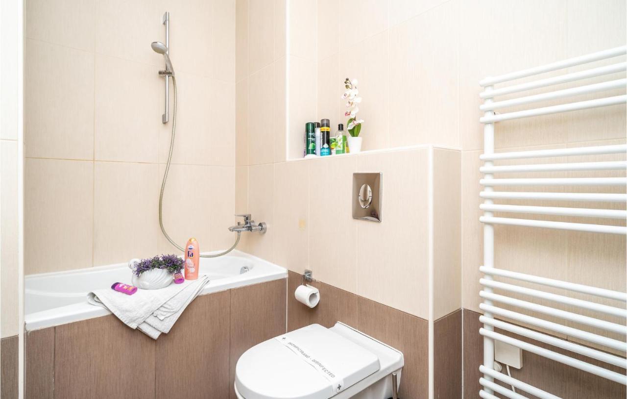 1 Bedroom Amazing Apartment In Дубровник Экстерьер фото
